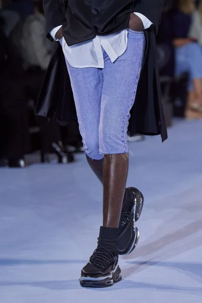 Look 50